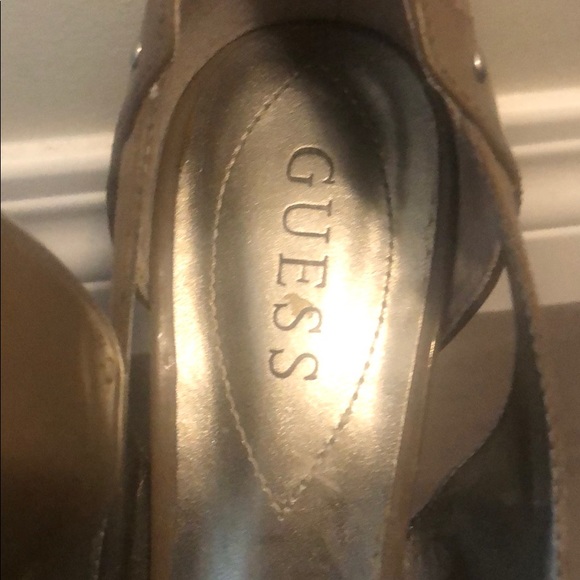 Ladies Guess Dress shoes - Picture 3 of 5